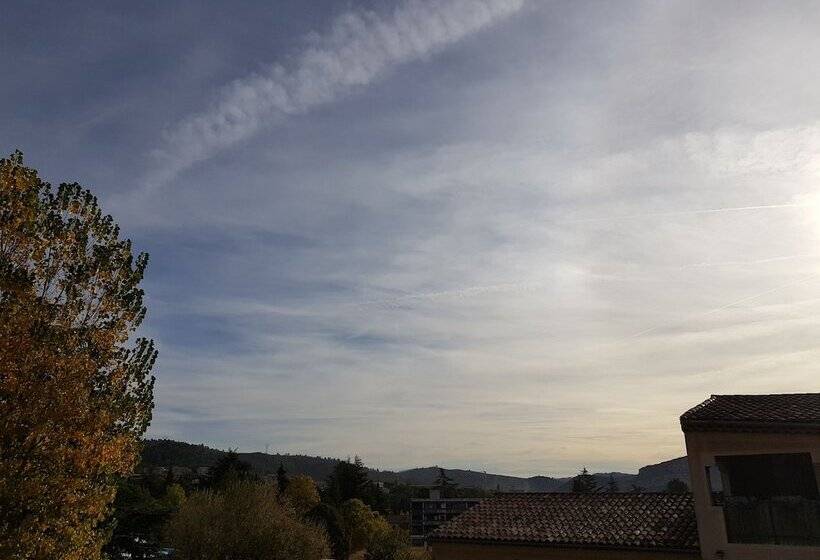 هتل Le Chemin Neuf