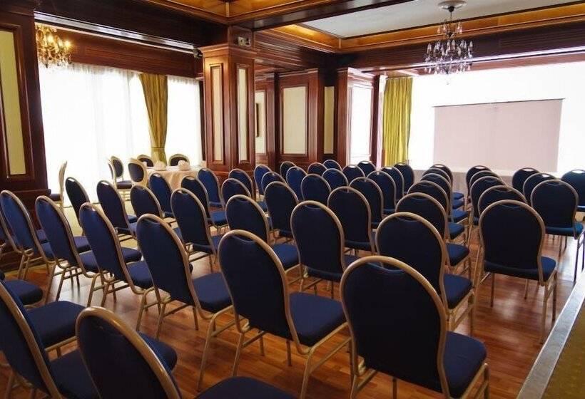 هتل Roman By Dumbrava Business Resort