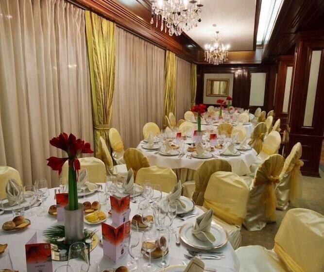 هتل Roman By Dumbrava Business Resort