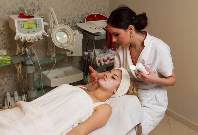 هتل Roman By Dumbrava Business Resort