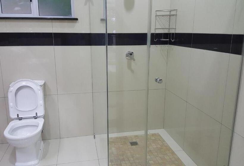 پانسیون Bambous River Lodge