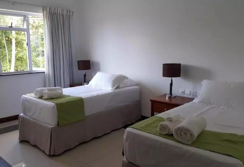 پانسیون Bambous River Lodge