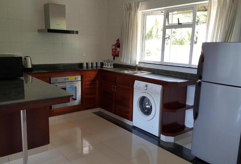 پانسیون Bambous River Lodge