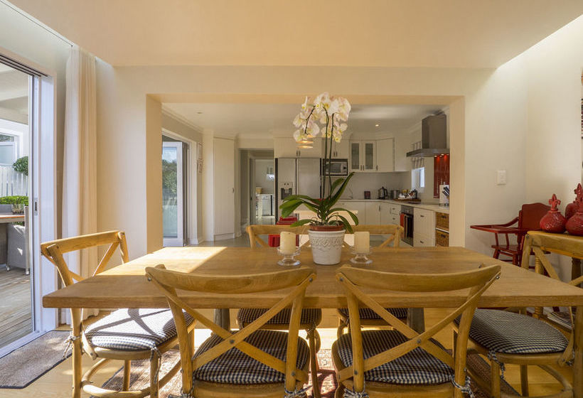 Thesen Islands Holiday House