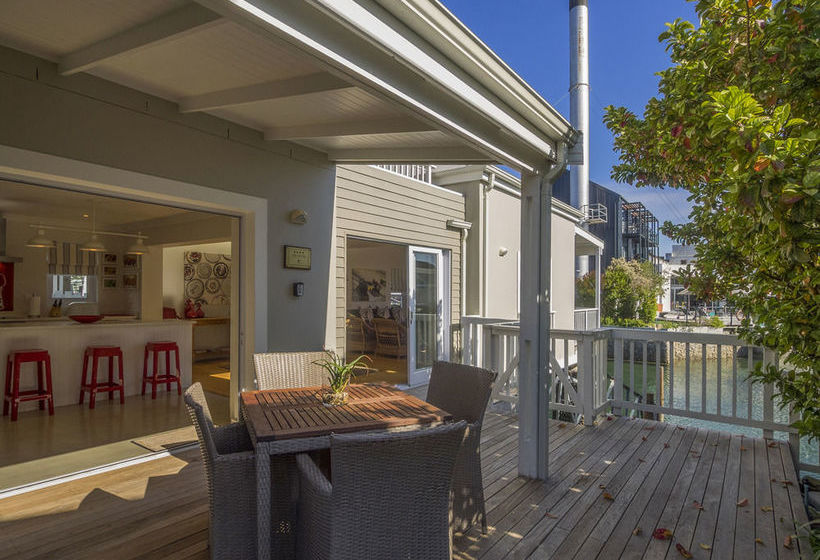 Thesen Islands Holiday House