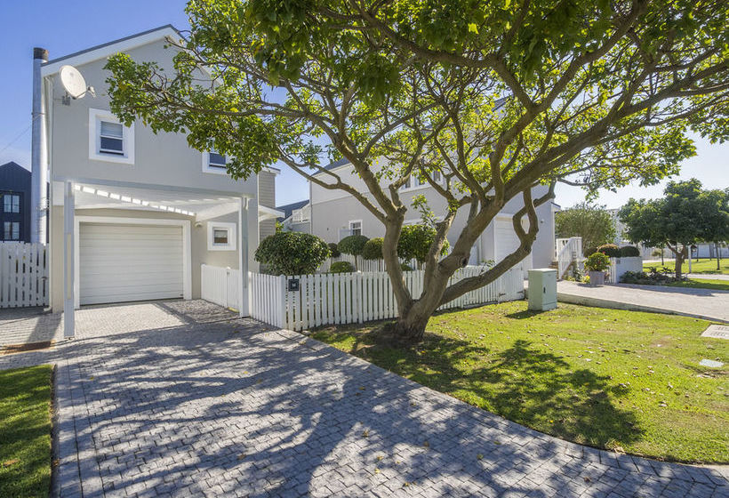 Thesen Islands Holiday House