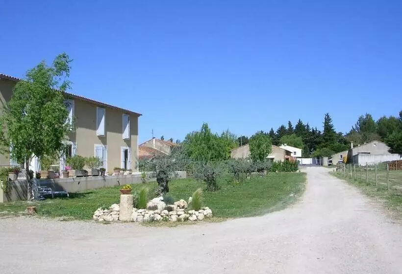 ベッドアンドブレックファースト La Sarriette Chambres D Hôtes Et Gîte D étape à Eygalières