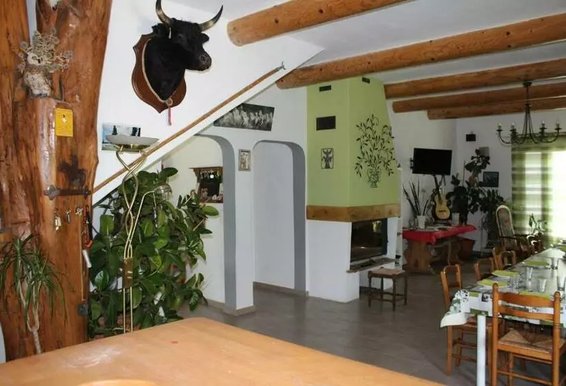 ベッドアンドブレックファースト La Sarriette Chambres D Hôtes Et Gîte D étape à Eygalières
