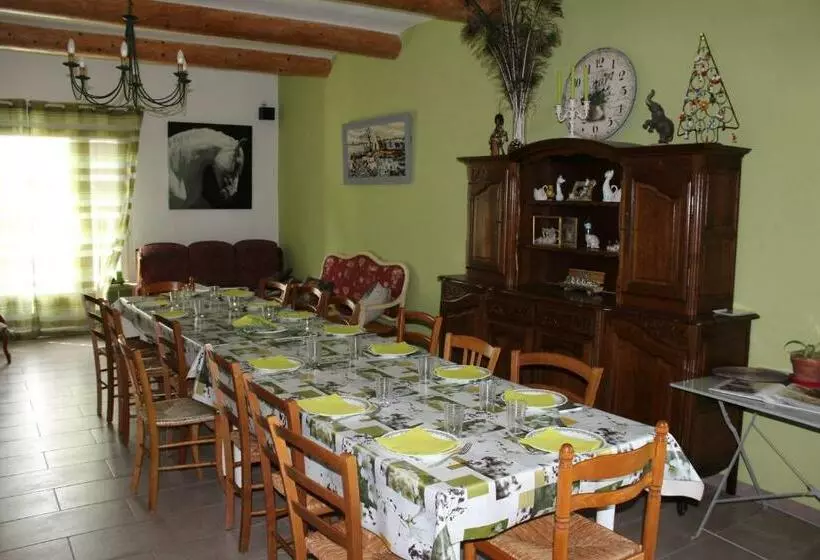 ベッドアンドブレックファースト La Sarriette Chambres D Hôtes Et Gîte D étape à Eygalières