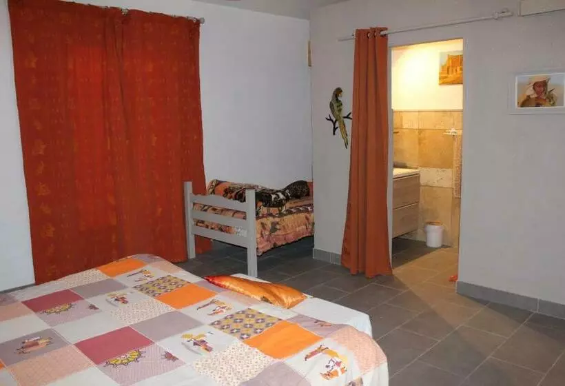 ベッドアンドブレックファースト La Sarriette Chambres D Hôtes Et Gîte D étape à Eygalières