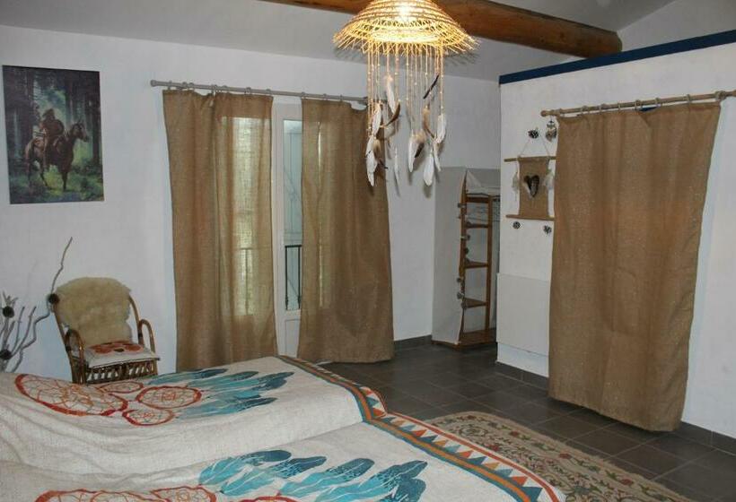 住宿加早餐  La Sarriette   Chambres D Hôtes Et Gîte D étape à Eygalières