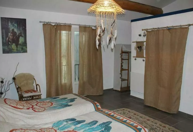 ベッドアンドブレックファースト La Sarriette Chambres D Hôtes Et Gîte D étape à Eygalières