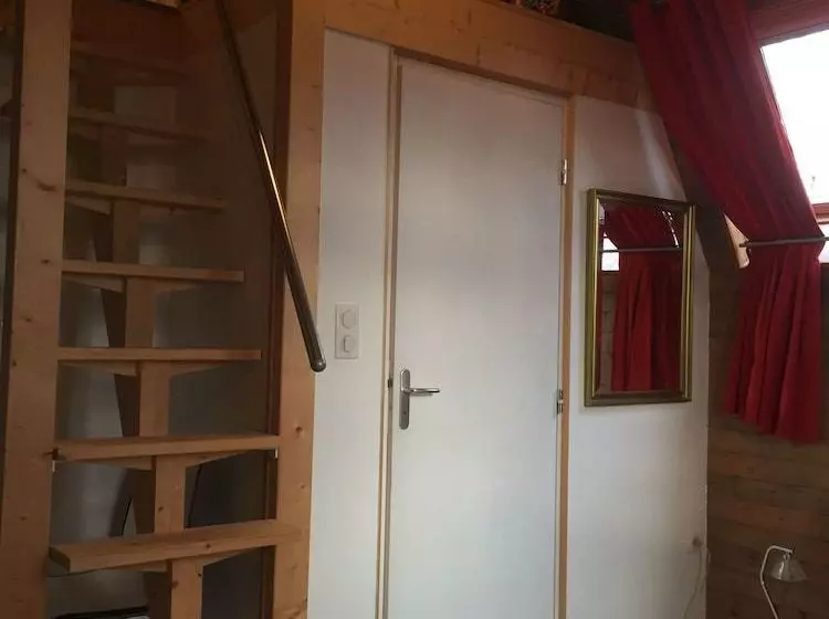 تختخواب و صبحانه Les Dameraudes
