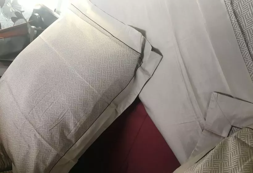 تختخواب و صبحانه Les Dameraudes