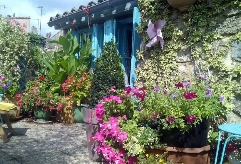 تختخواب و صبحانه Riverside Home Cottage