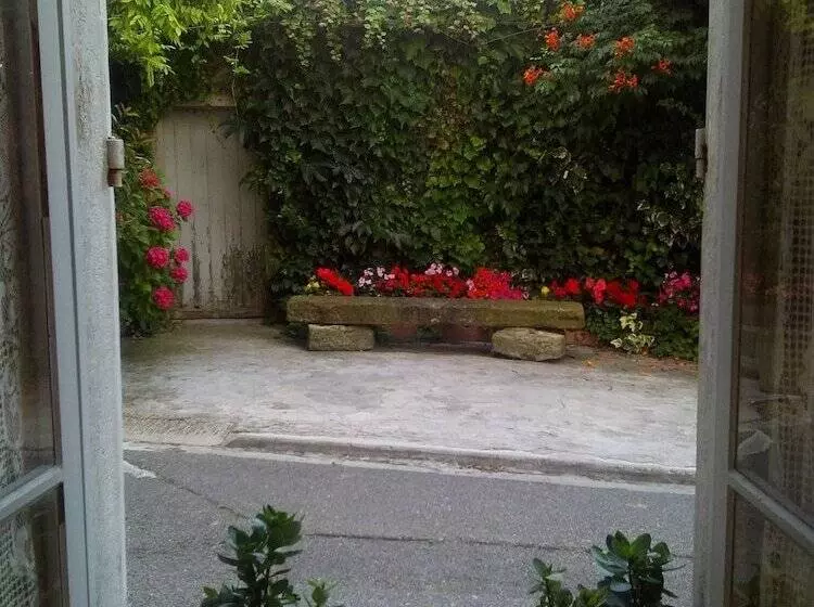 تختخواب و صبحانه Riverside Home Cottage
