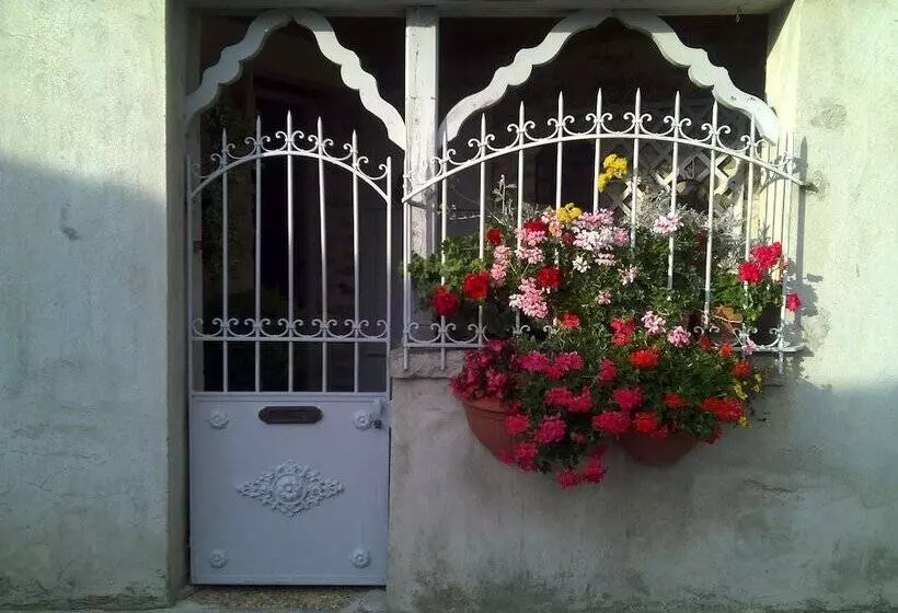 تختخواب و صبحانه Riverside Home Cottage