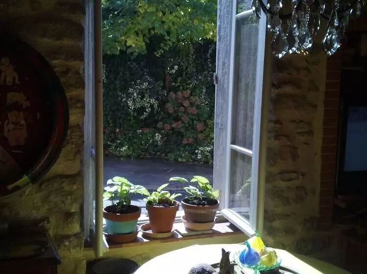 تختخواب و صبحانه Riverside Home Cottage