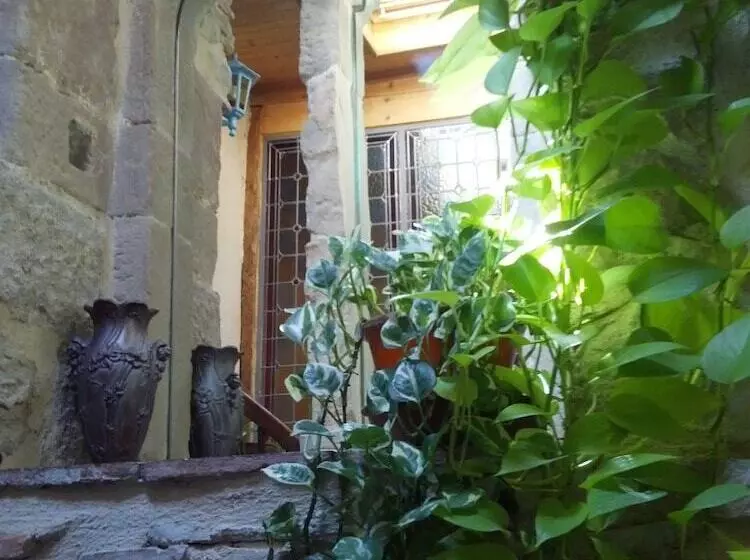 تختخواب و صبحانه Riverside Home Cottage