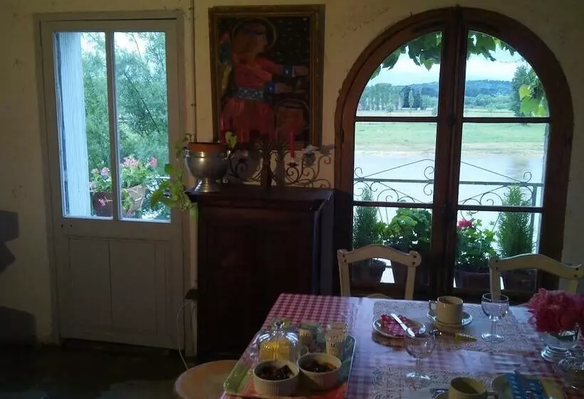 تختخواب و صبحانه Riverside Home Cottage