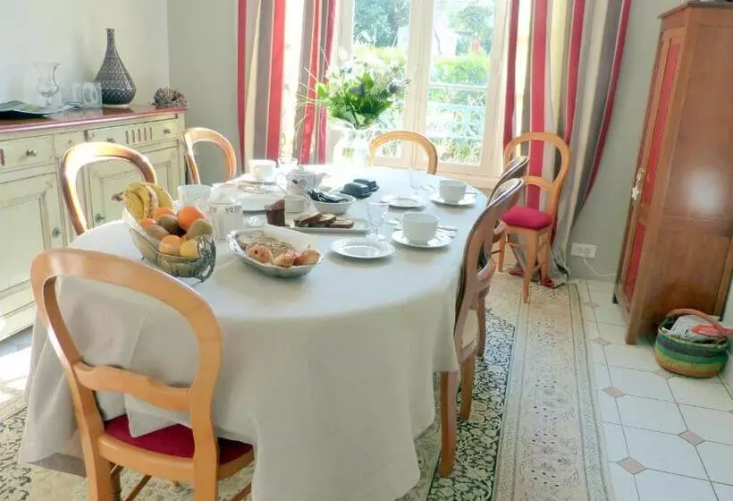 Aamiaismajoitus (B&B) Villabona