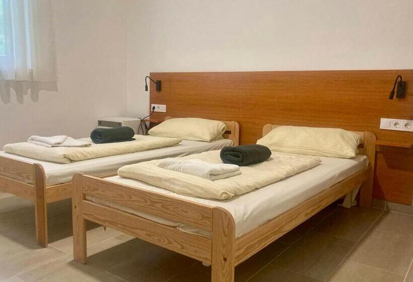 öreg Tó Youth Hostel