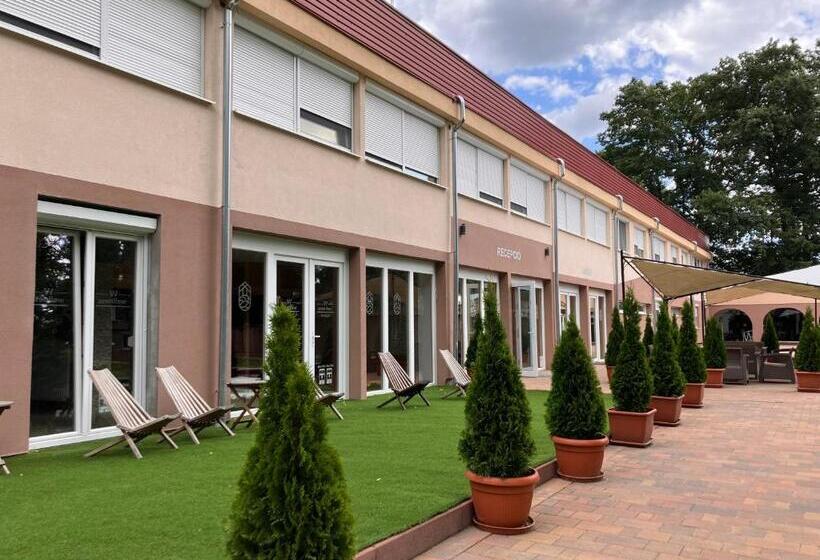 öreg Tó Youth Hostel