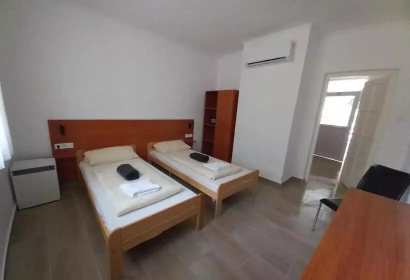 öreg Tó Youth Hostel
