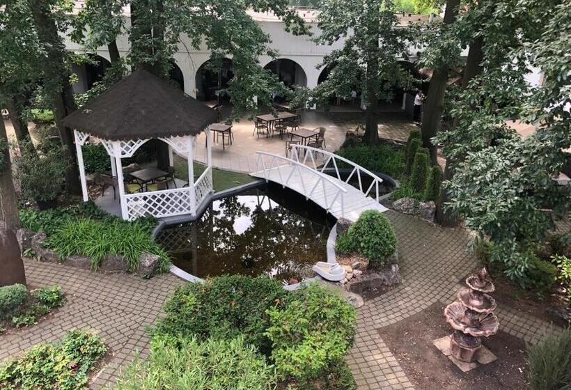 öreg Tó Youth Hostel