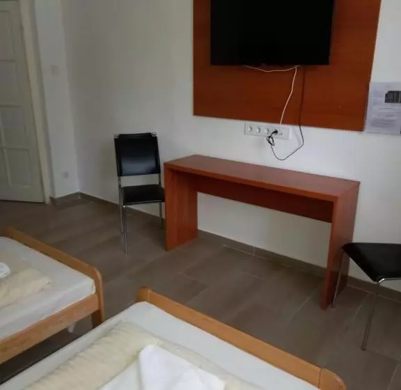 öreg Tó Youth Hostel