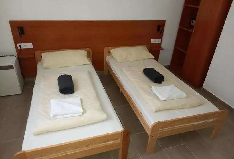 öreg Tó Youth Hostel