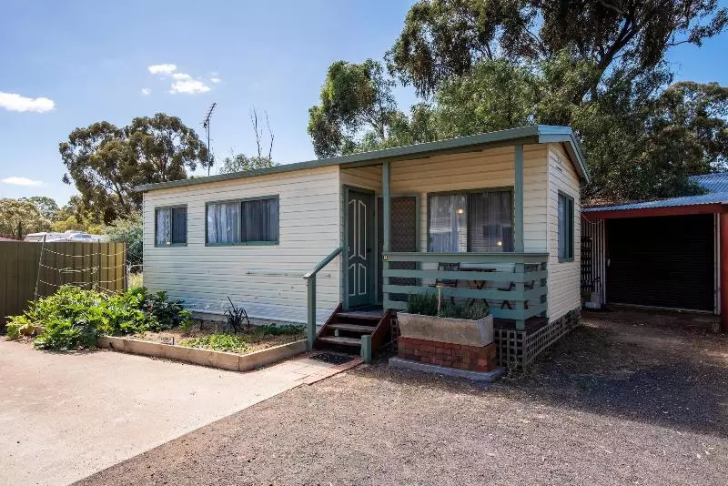 Golden Country Motel And Caravan Park