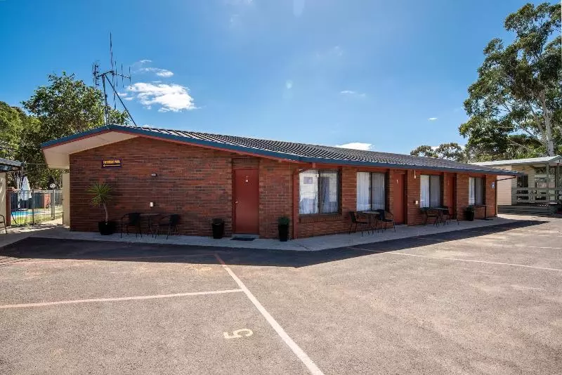Golden Country Motel And Caravan Park
