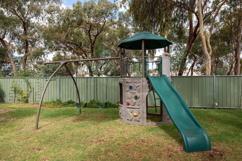 Golden Country Motel And Caravan Park