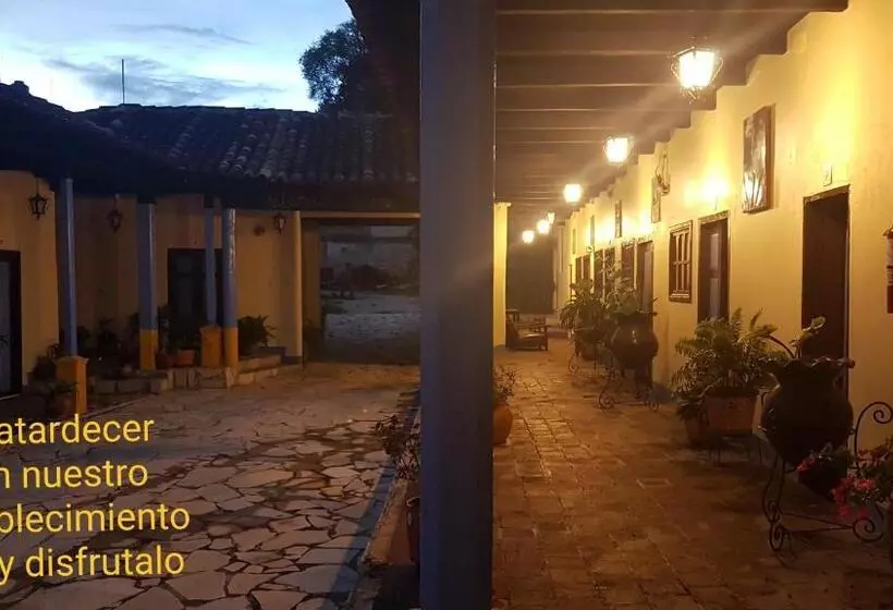 Hotelli Lirice Colonial