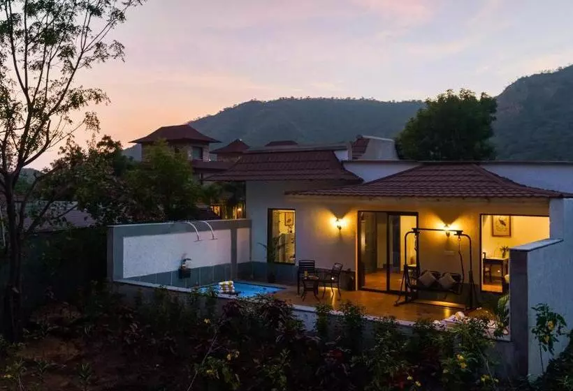 هتل Anandam   Jacuzzi & Private Pool Villas In Udaipur