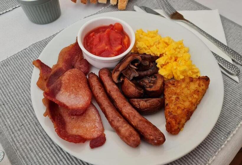 פנסיון The Chimes