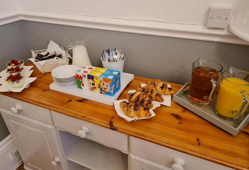 פנסיון The Chimes