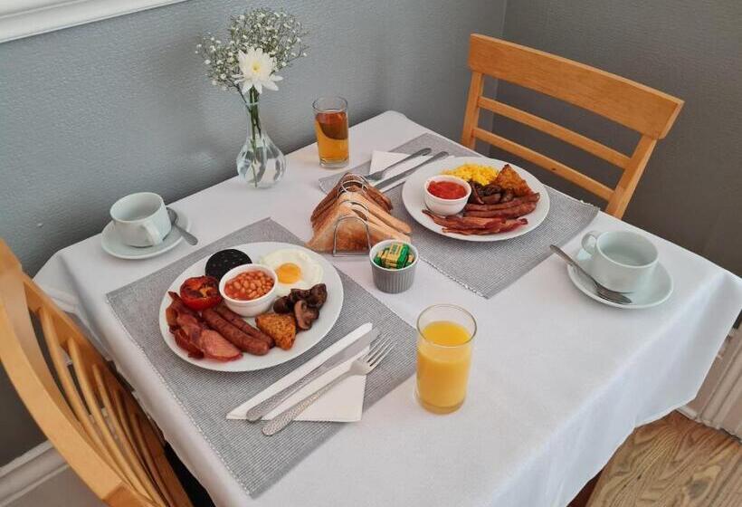 פנסיון The Chimes