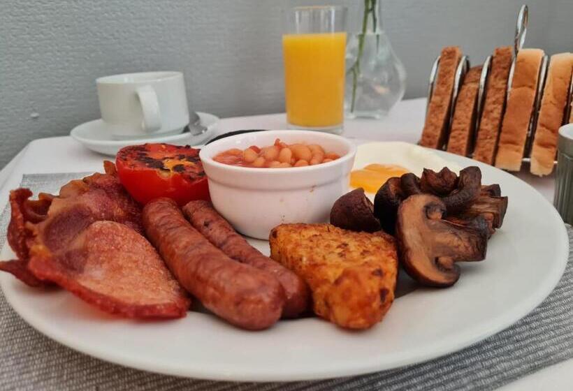 פנסיון The Chimes