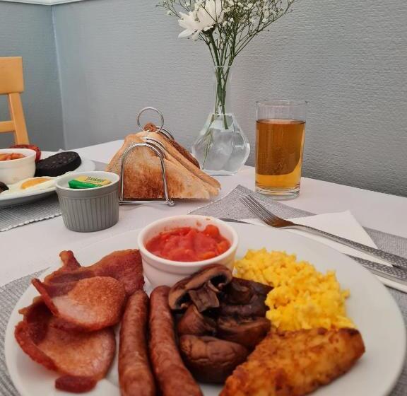 פנסיון The Chimes