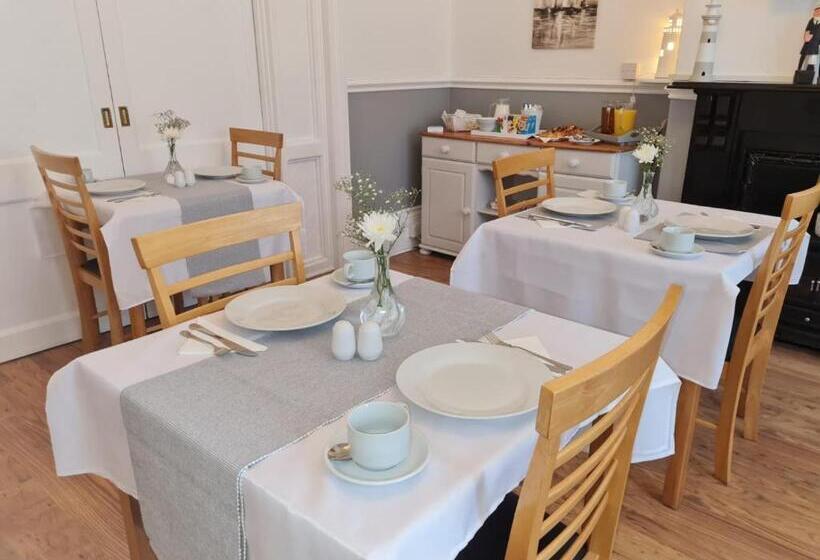 פנסיון The Chimes