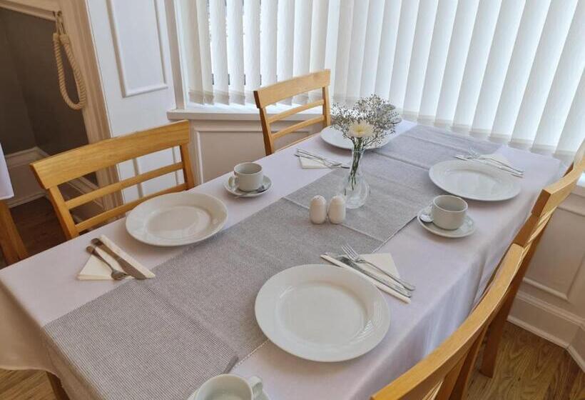 פנסיון The Chimes