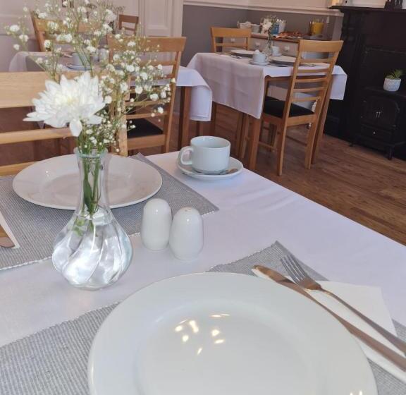 פנסיון The Chimes