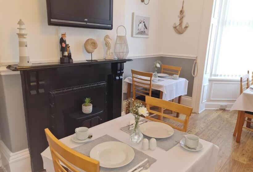 פנסיון The Chimes