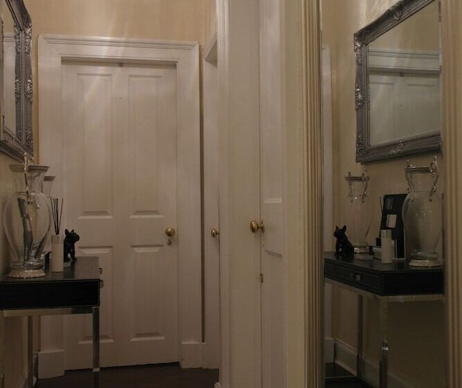 Robert The Bruce Apartment