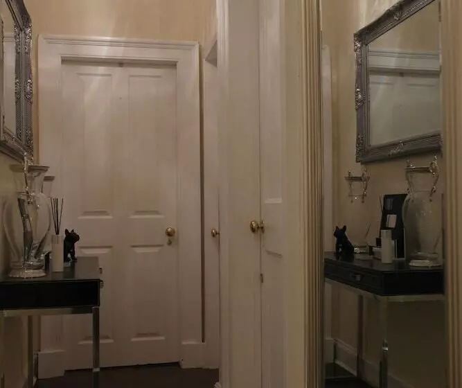 Robert The Bruce Apartment