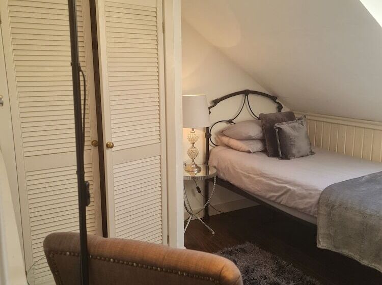 Robert The Bruce Apartment