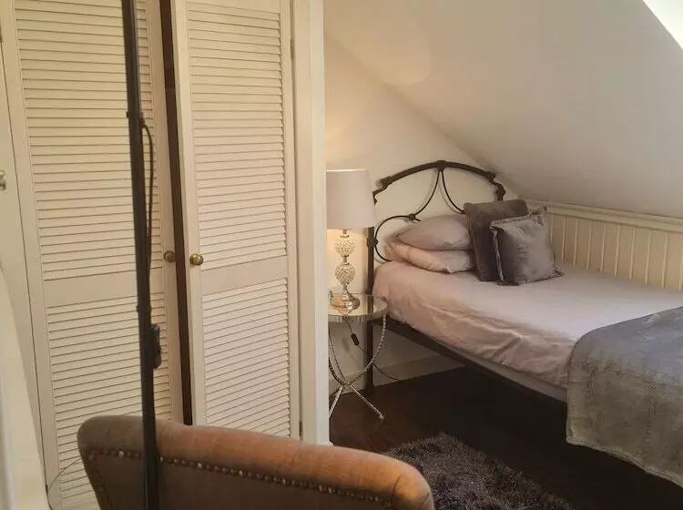 Robert The Bruce Apartment