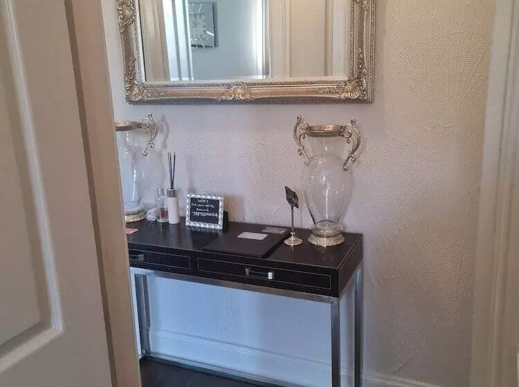 Robert The Bruce Apartment